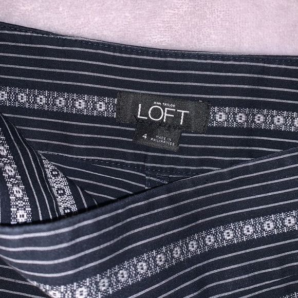 Size 4 LOFT Cotton Navy Patterned Shorts - Picture 6 of 14